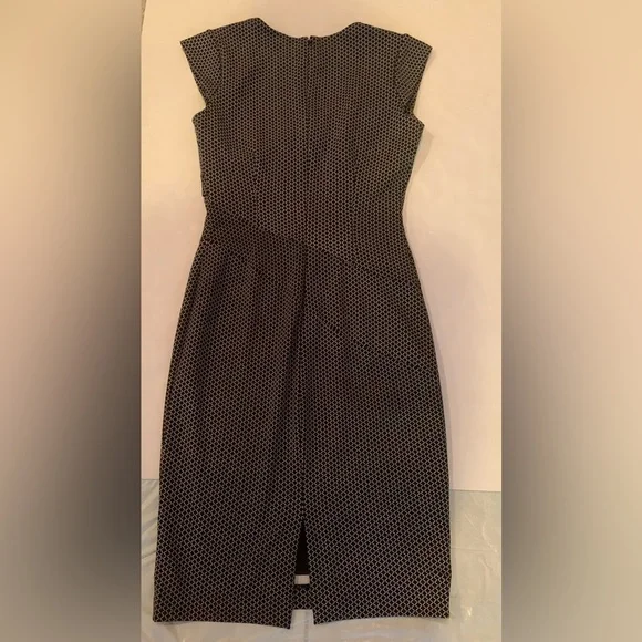 White House Black Market Quatrefoil Geo Slimming Sheath Dress Size 6 - Picture 13 of 14